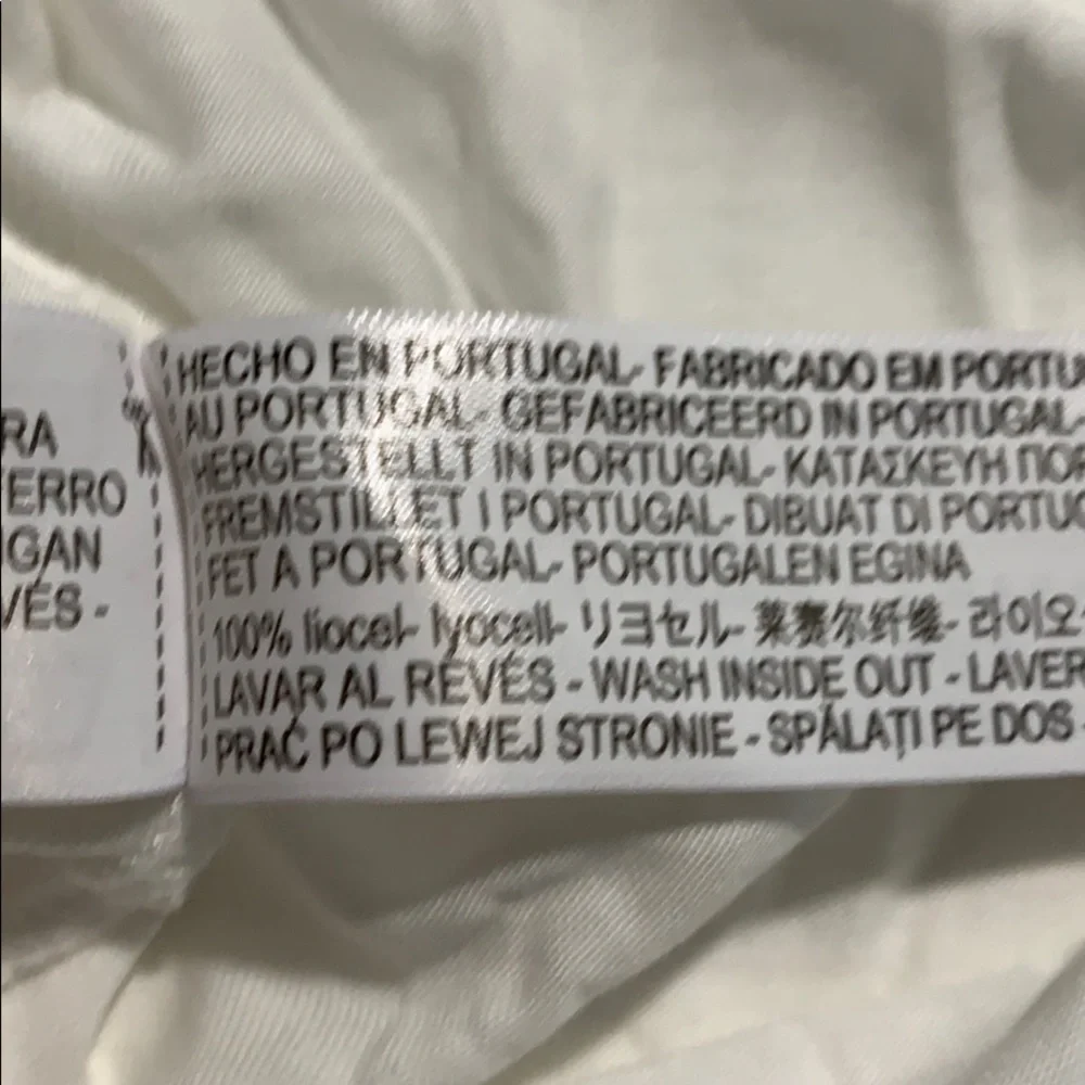 NWT. Massimo Dutti White T-shirt. Size XS.